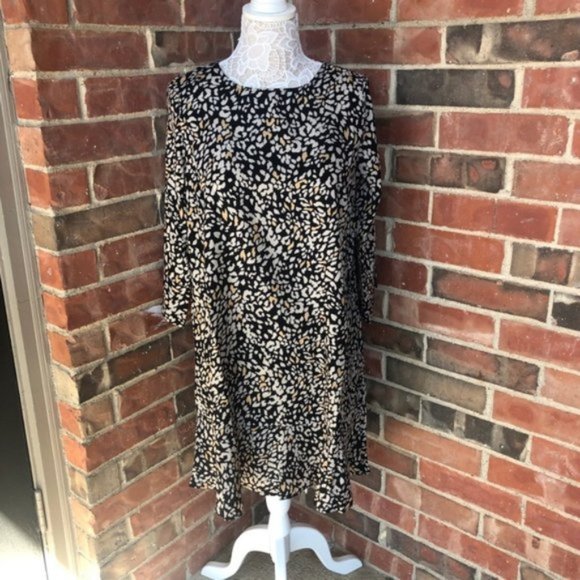 Davi & Dani Animal Print Ruffle Hem Shift - Picture 4 of 8